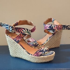 Charlotte Russe Size 8 Tropical Print Wedge Sandals Never Worn Nwt